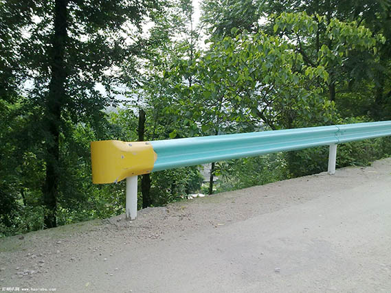 高速公路波形护栏